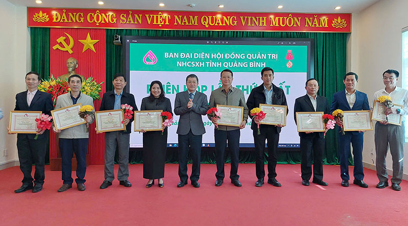  Các cá nhân, tập thể được Ban đại diện HĐQT NHCSXH tỉnh khen thưởng