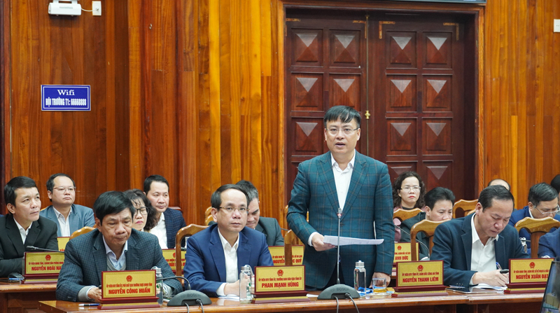 Lãnh đạo ngành Công an phát biểu tham luận tại hội nghị.