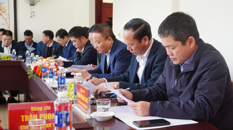 Các đại biểu tham dự buổi làm việc.