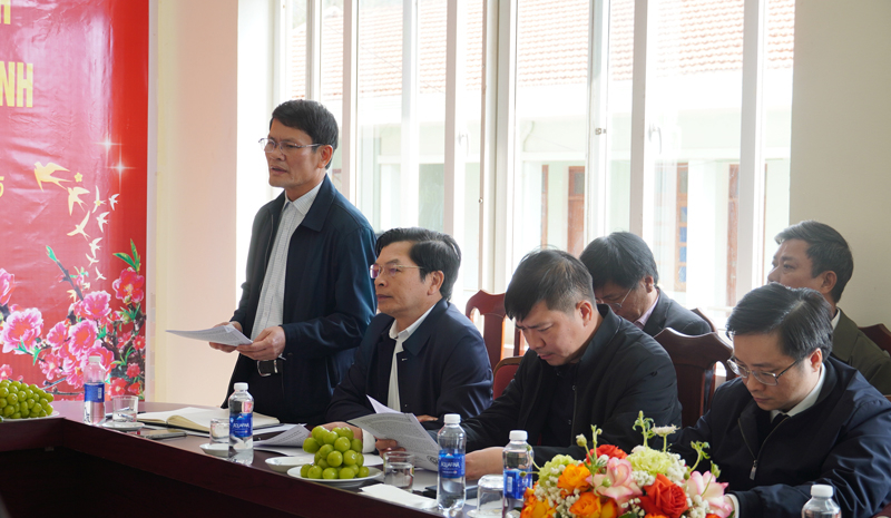 Lãnh đạo Ban Quản lý KKT báo cáo tình hình hoạt động SXKD của các KCN, KKT trên địa bàn tỉnh.