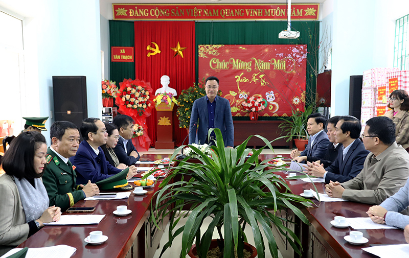 Đồng chí Bí thư Tỉnh ủy Lê Ngọc Quang chúc Tết Đảng bộ và nhân dân xã Tân Trạch