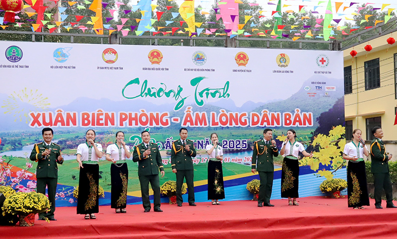 Giao lưu nghệ thuật phục vụ cho đồng bào, chiến sĩ tại chương trình  