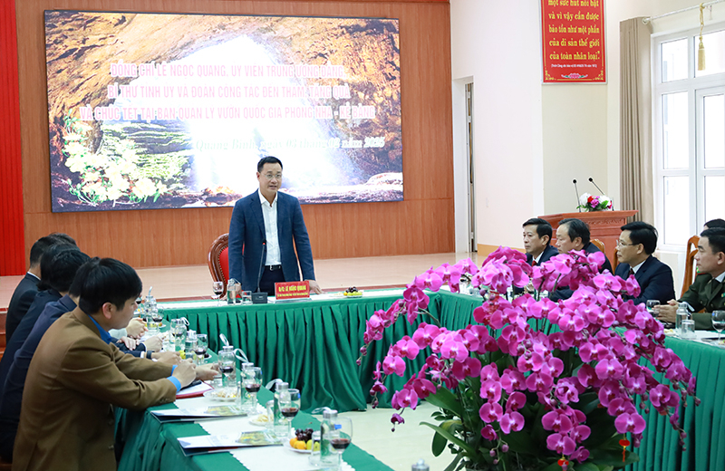 Đồng chí Bí thư Tỉnh ủy Lê Ngọc Quang phát biểu tại buổi đến thăm, tặng quà tại Ban Quản lý Vườn Quốc gia Phong Nha-Kẻ Bàng.