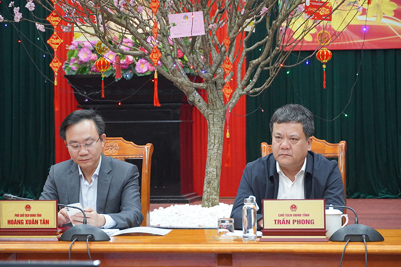 Đồng chí Trần Phong, Chủ tịch UBND tỉnh, Trưởng ban Chỉ đạo CĐS tỉnh, Tổ trưởng Tổ công tác triển khai Đề án 06 tỉnh dự phiên họp tại điểm cầu Quảng Bình.