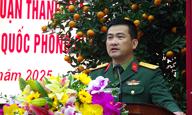 Đồng chí đại tá Đoàn Sinh Hòa, Ủy viên Ban Thường vụ Tỉnh ủy, Chỉ huy trưởng Bộ CHQS tỉnh phát biểu kết luận tại hội nghị.