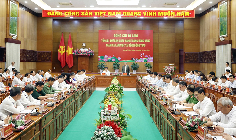 Sáng 11/12/2024, tại thành phố Cao Lãnh, Tổng Bí thư Tô Lâm và đoàn công tác Trung ương làm việc với Ban Chấp hành Đảng bộ tỉnh Đồng Tháp về tình hình thực hiện Nghị quyết Đại hội XIII của Đảng, Nghị quyết Đại hội Đảng bộ tỉnh lần thứ XI; việc thực hiện Chỉ thị số 35 của Bộ Chính trị về đại hội đảng bộ các cấp tiến tới Đại hội XIV của Đảng. (Ảnh: Thống Nhất/TTXVN)