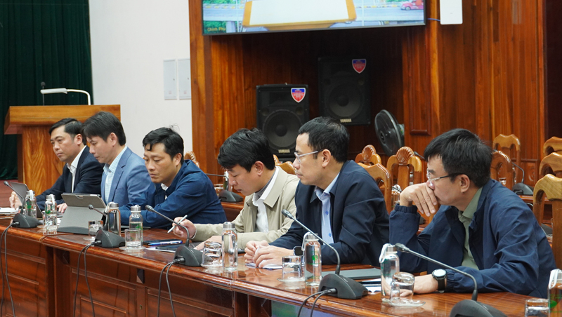 Các đại biểu tham dự hội nghị trực tuyến tại điểm cầu Quảng Bình.
