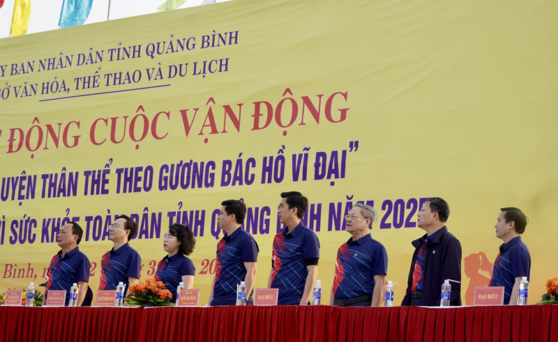 Các đại biểu tham dự lễ phát động.