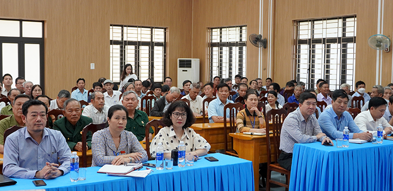  Các đại biểu tham dự buổi tiếp xúc.