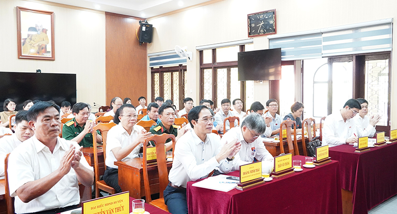 Các đại biểu tham dự kỳ họp.