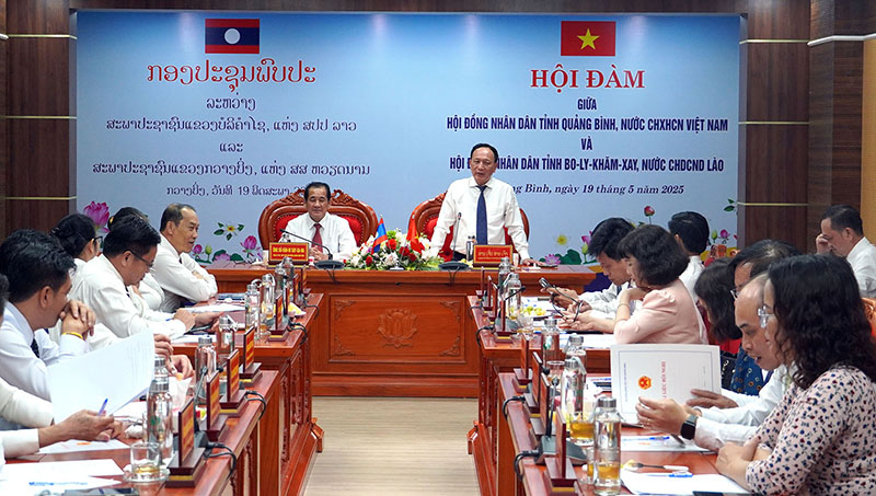 Đồng chí Phó Bí thư Thường trực Tỉnh ủy, Chủ tịch HĐND tỉnh Trần Hải Châu phát biểu tại hội đàm.