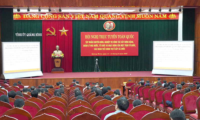 Quang cảnh hội nghị tại điểm cầu Tỉnh ủy Quảng Bình.