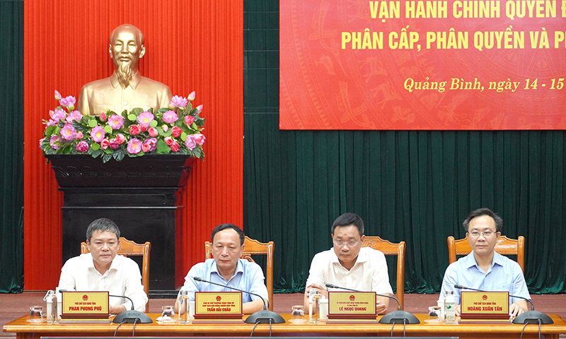 Các đồng chí lãnh đạo tỉnh tham dự hội nghị tại điểm cầu Quảng Bình.
