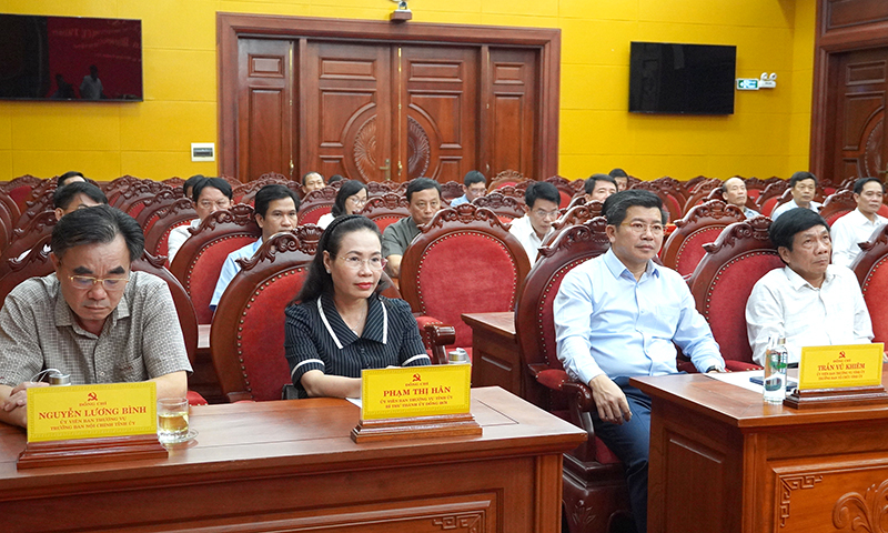 Các đại biểu tham dự buổi gặp mặt.
