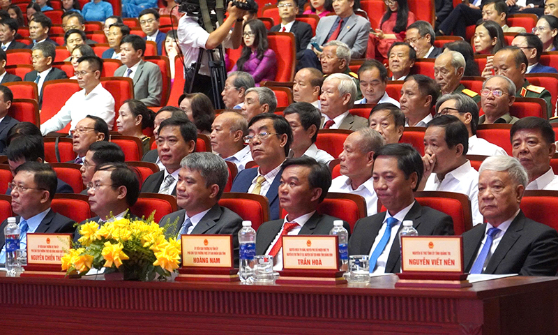 Các đại biểu dự lễ.