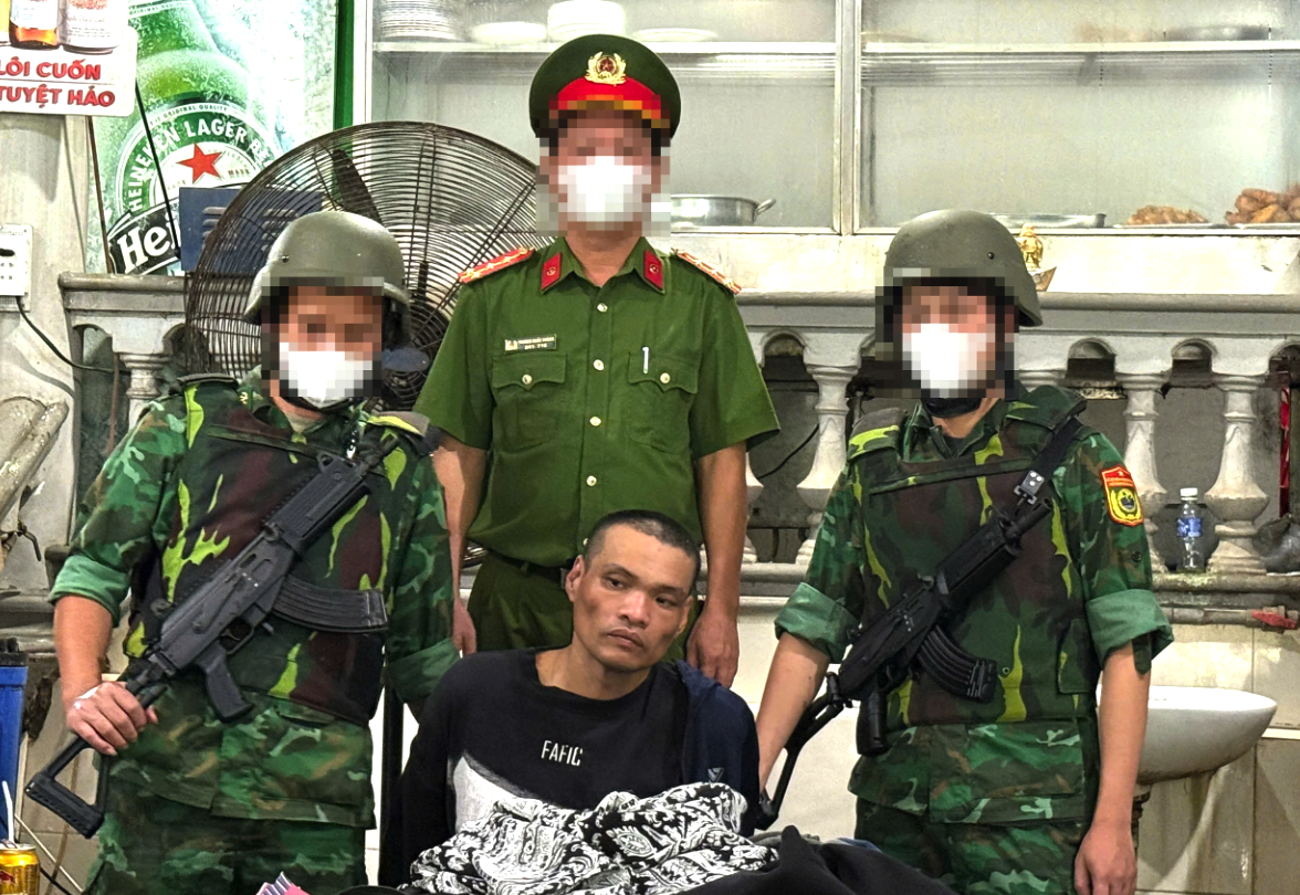Đối tượng Trần Hải Quỳnh bị lực lượng chức năng bắt giữ - Ảnh: BĐBP