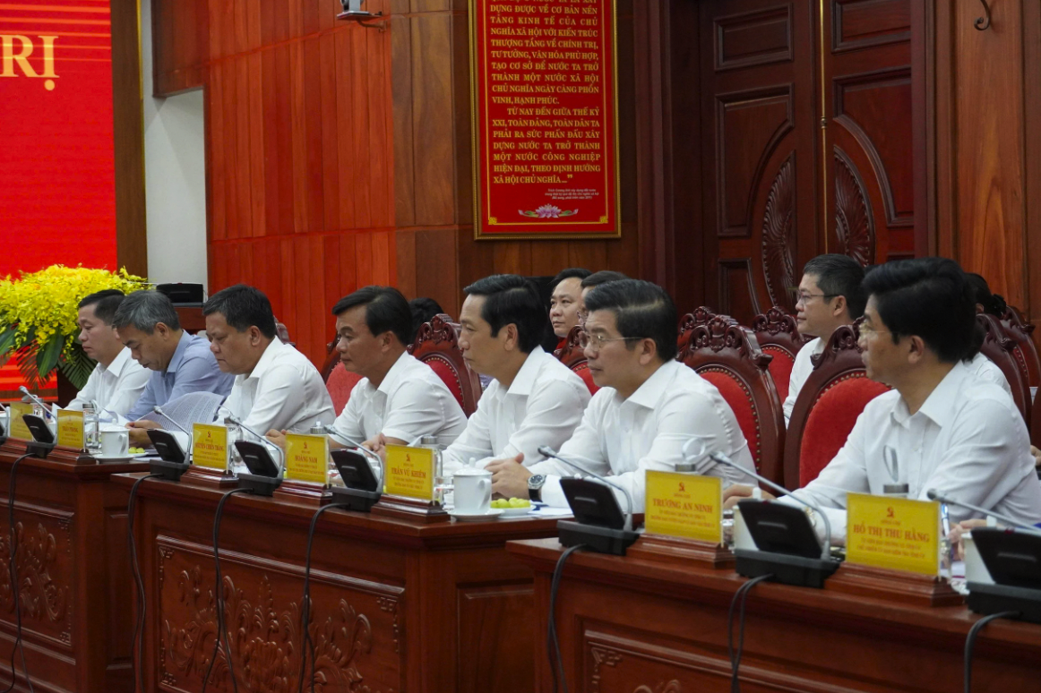 Đại biểu tham dự buổi làm việc.