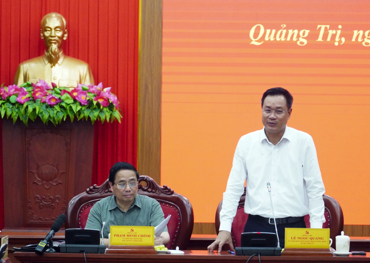 Thủ tướng Chính phủ Phạm Minh Chính và Bí thư Tỉnh ủy Quảng Trị Lê Ngọc Quang điều hành buổi làm việc.
