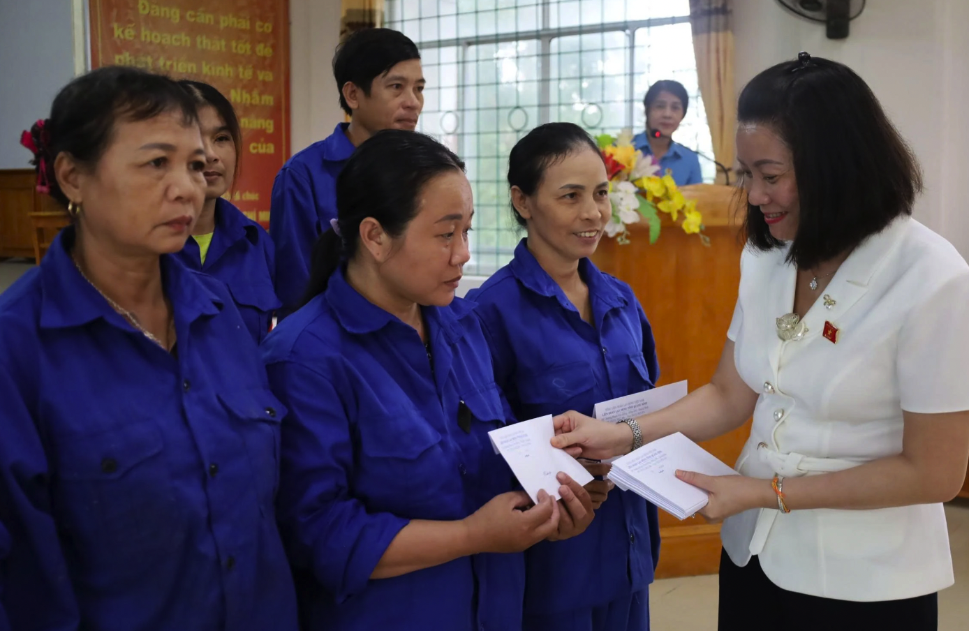 Đoàn viên, người lao động có hoàn cảnh khó khăn luôn được quan tâm, chăm lo nhân dịp lễ, Tết - Ảnh: H.C