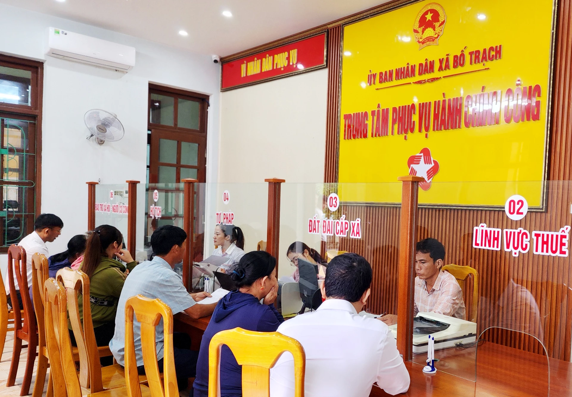 Vượt khó, vì Nhân dân phụng sự - Ảnh: T.L