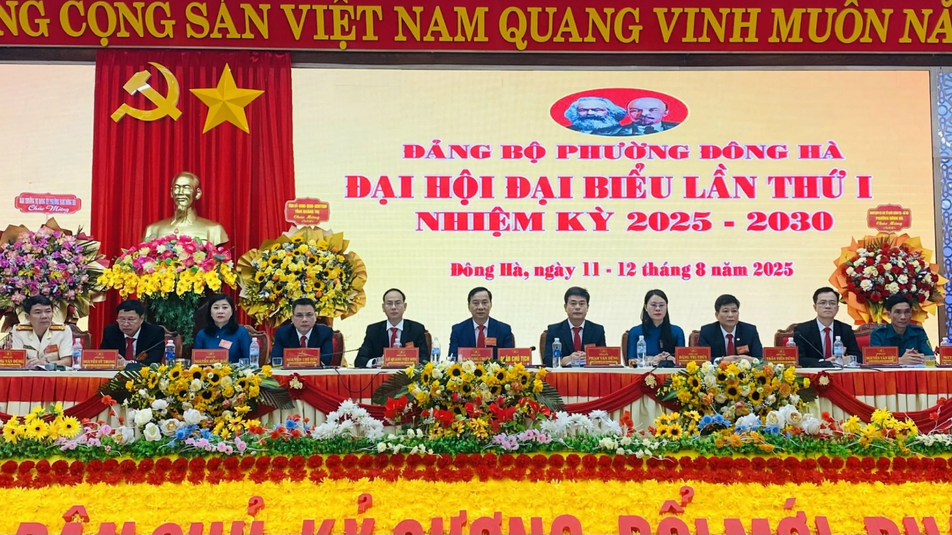 Đoàn Chủ tịch đại hội