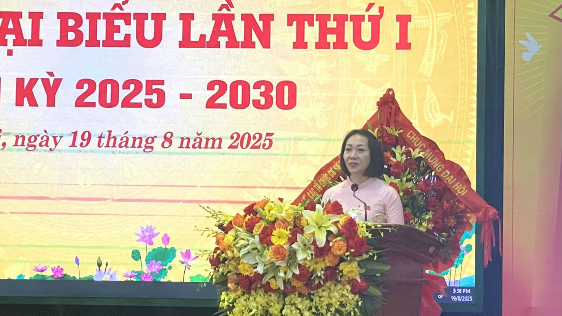 Đại biểu tham luận tại đại hội -Ảnh: NL