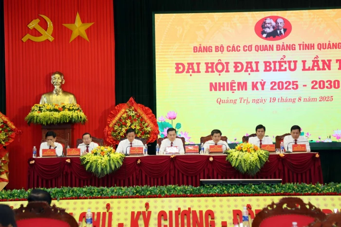 Xây dựng Đảng bộ các cơ quan Đảng tỉnh trong sạch, vững mạnh, đẩy mạnh chuyển đổi số