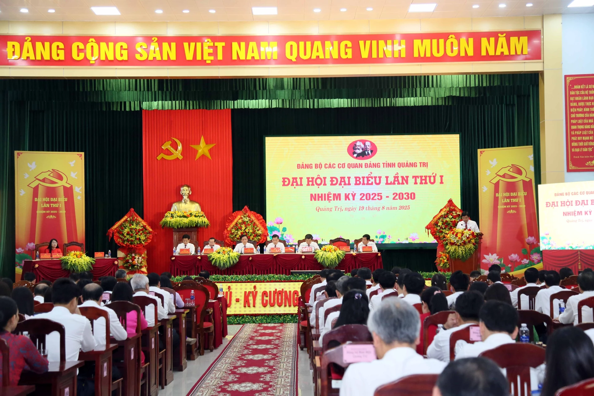 Quang cảnh đại hội