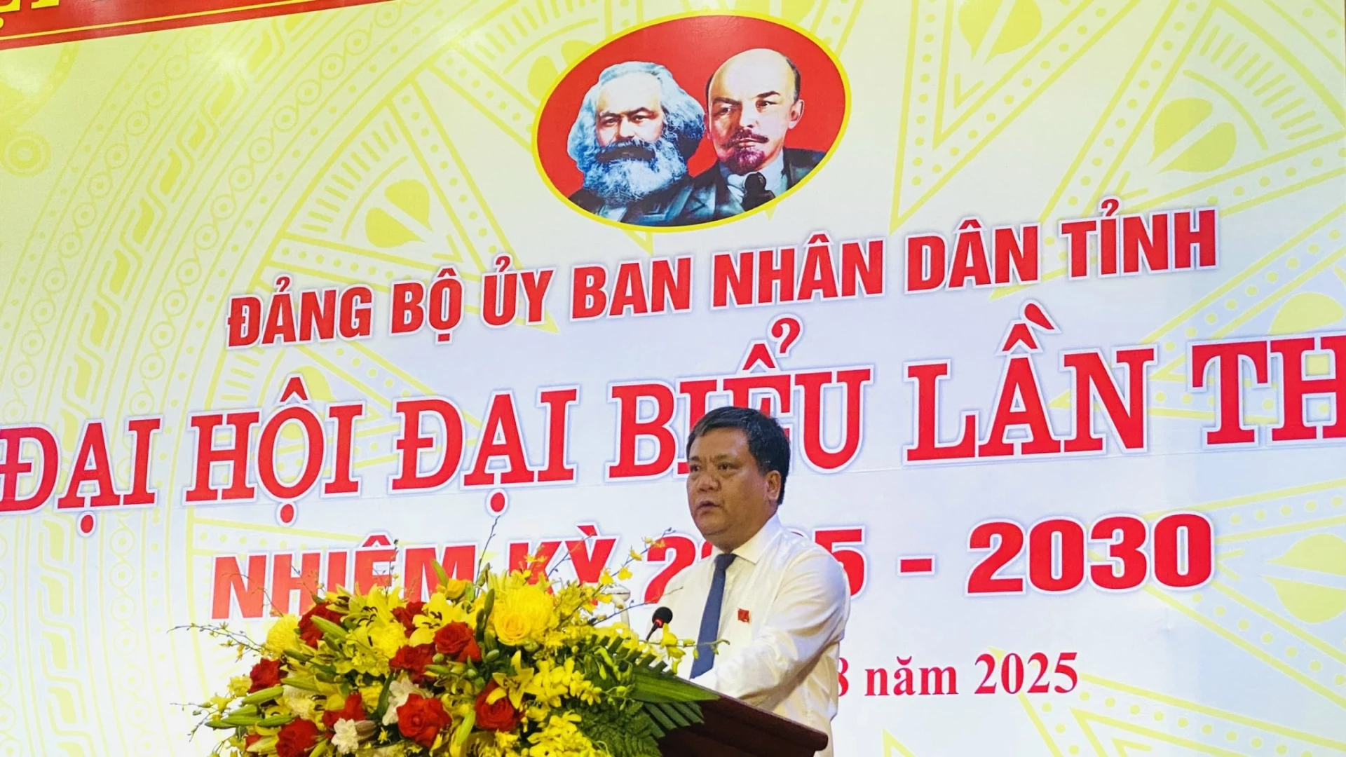 Phó Bí thư Tỉnh ủy, Chủ tịch UBND tỉnh, Bí thư Đảng ủy UBND tỉnh Trần Phong phát biểu tại đại hội -Ảnh: NL