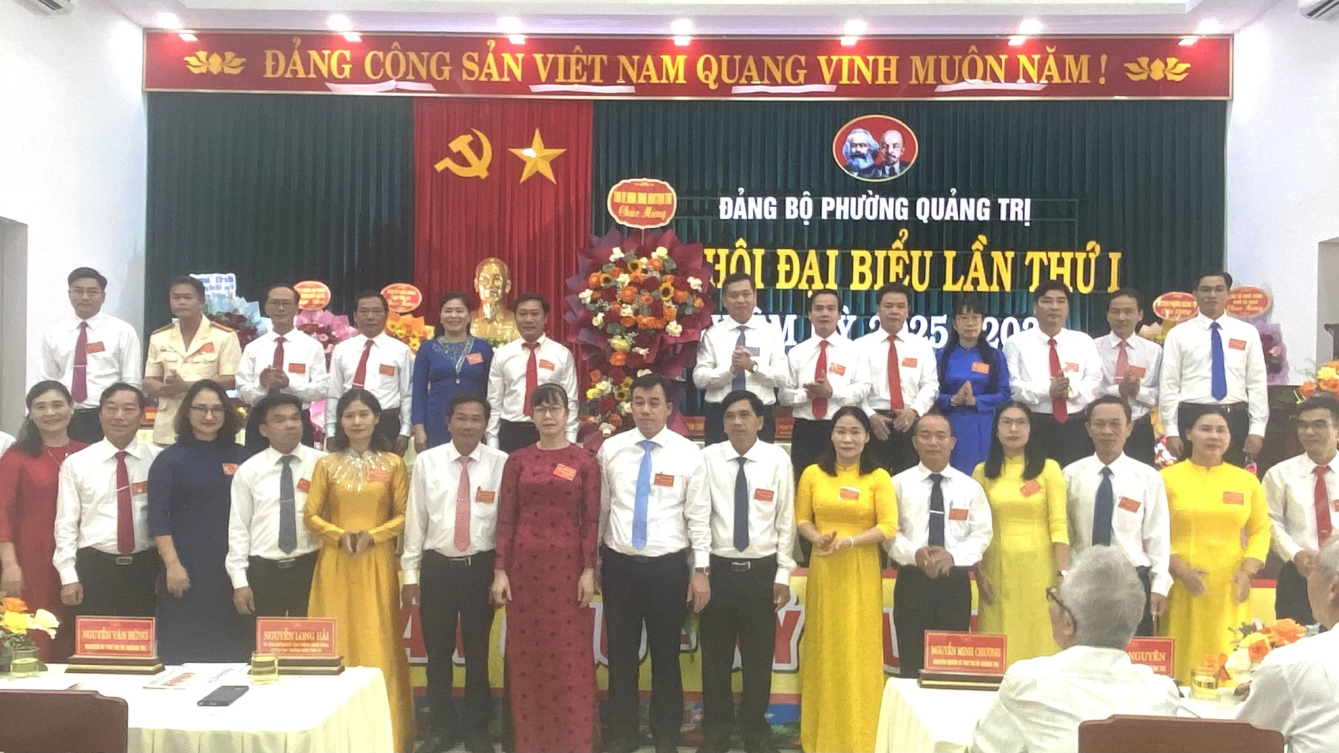 Ban chấp hành Đảng bộ phường Quảng Trị nhiệm kỳ 2025 -2030 nhận nhiệm vụ -Ảnh:NL