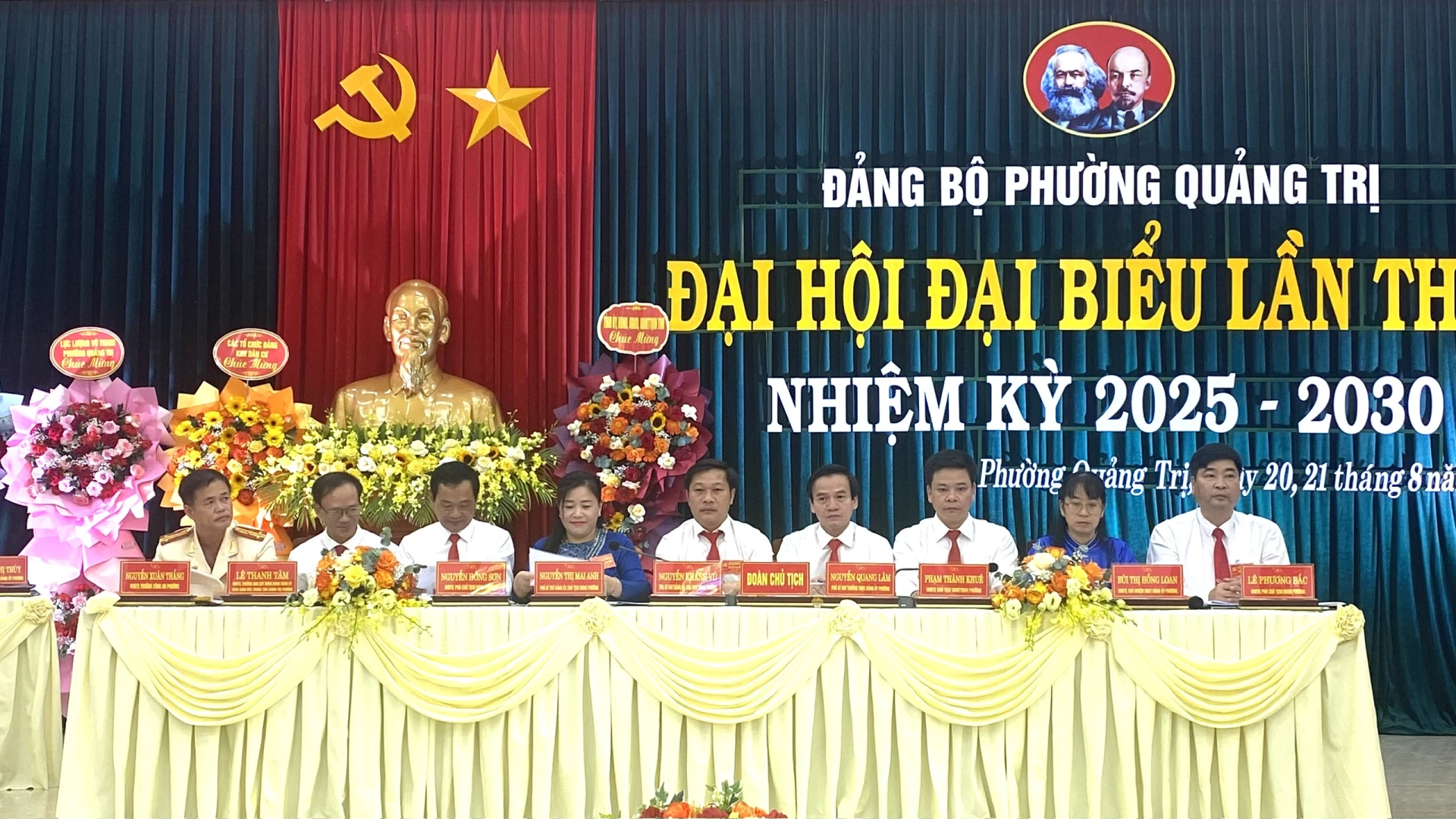 Đoàn Chủ tịch đại hội -Ảnh:NL