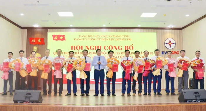 Để Đảng bộ vững mạnh về chính trị, tư tưởng, đạo đức, tổ chức và cán bộ
