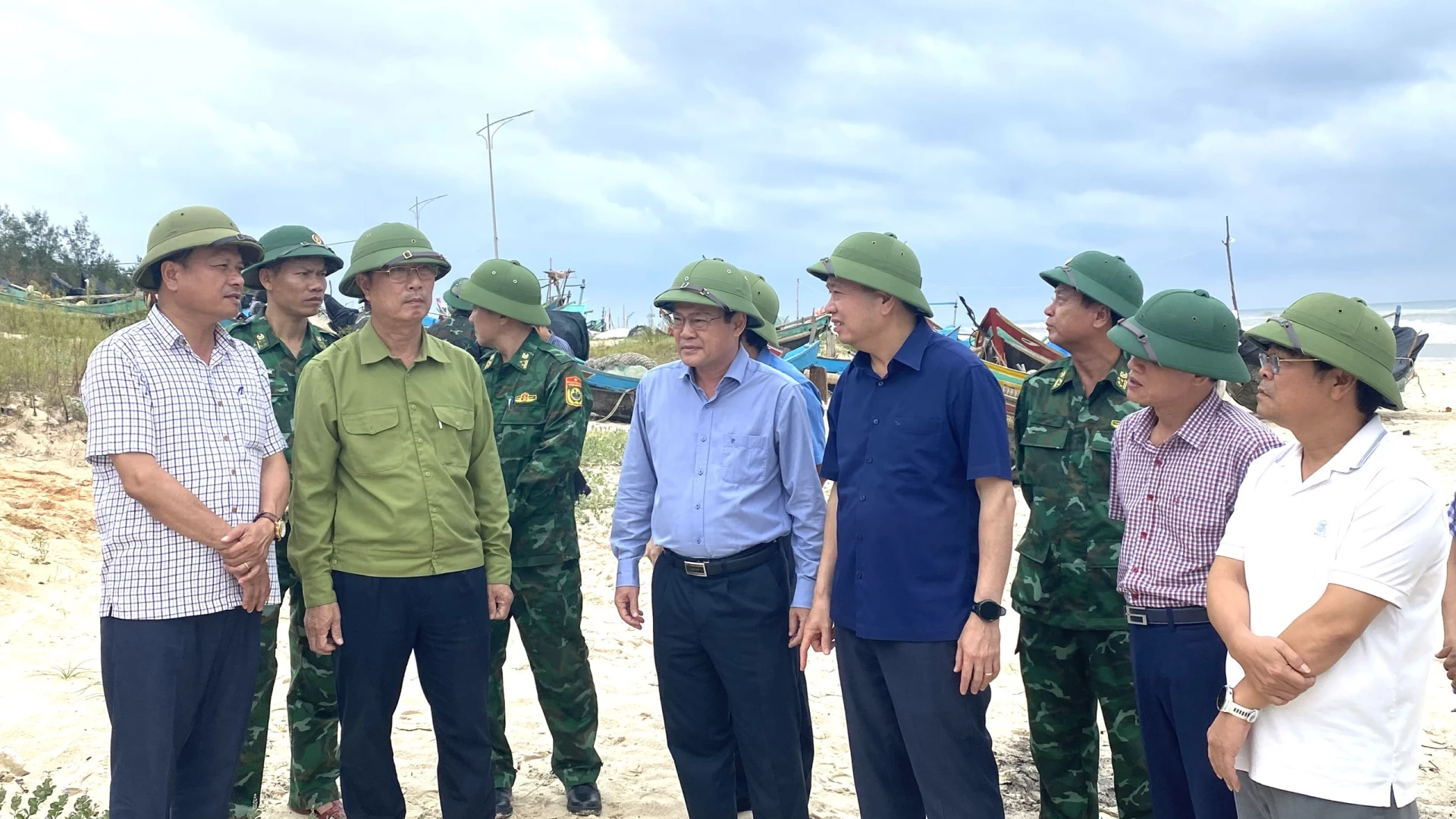 Phó Bí thư Thường trực Tỉnh ủy kiểm tra công tác phòng chống bão số 5 tại xã Ninh Châu