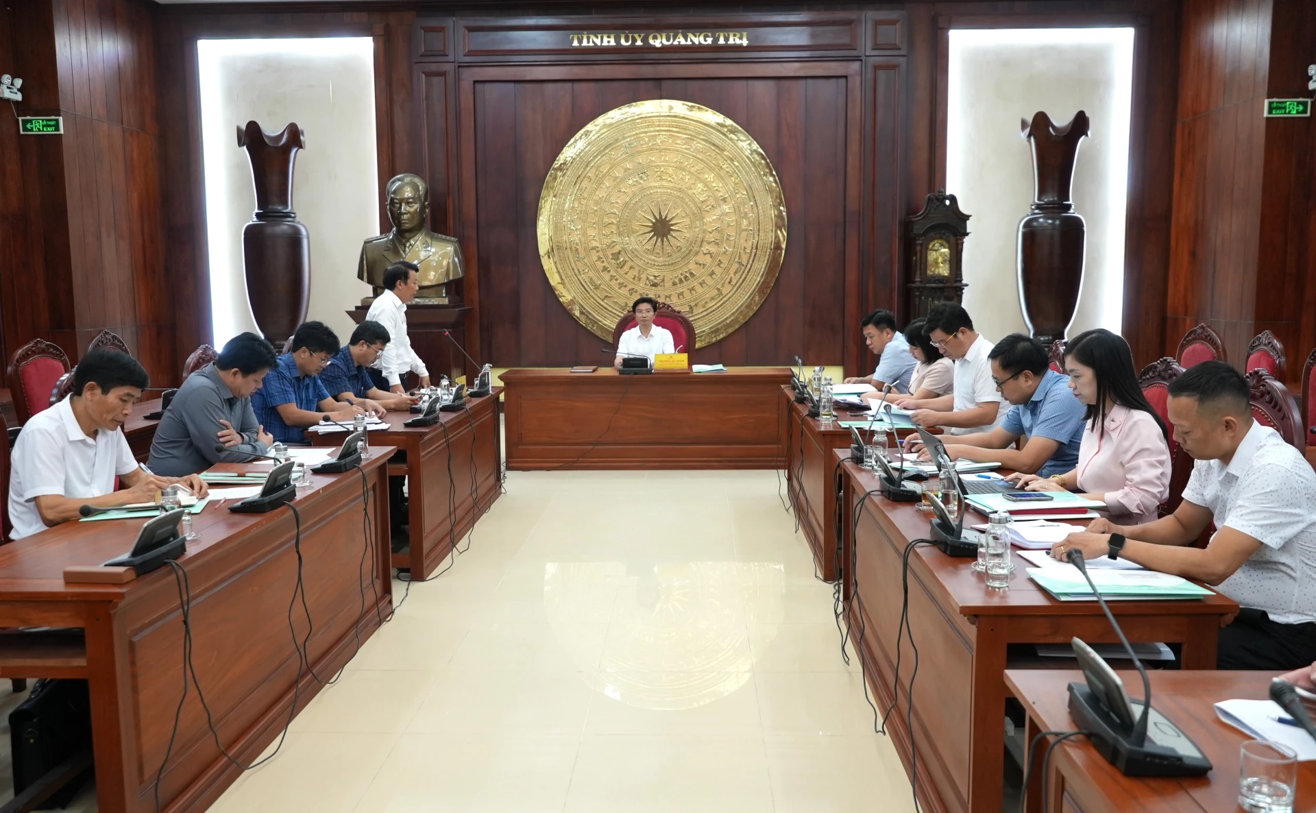 Thường trực Đảng ủy xã Tuyên Bình báo cáo công tác chuẩn bị đại hội - Ảnh: T.Đ