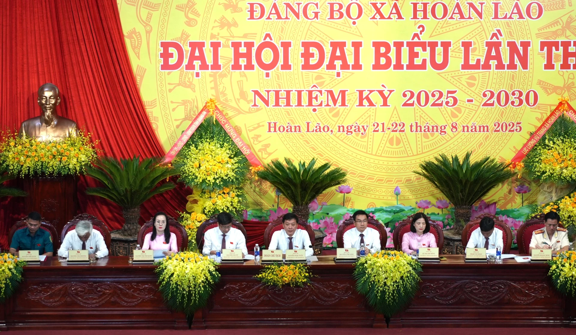 Đoàn Chủ tịch điều hành đại hội - Ảnh: Trung Đức