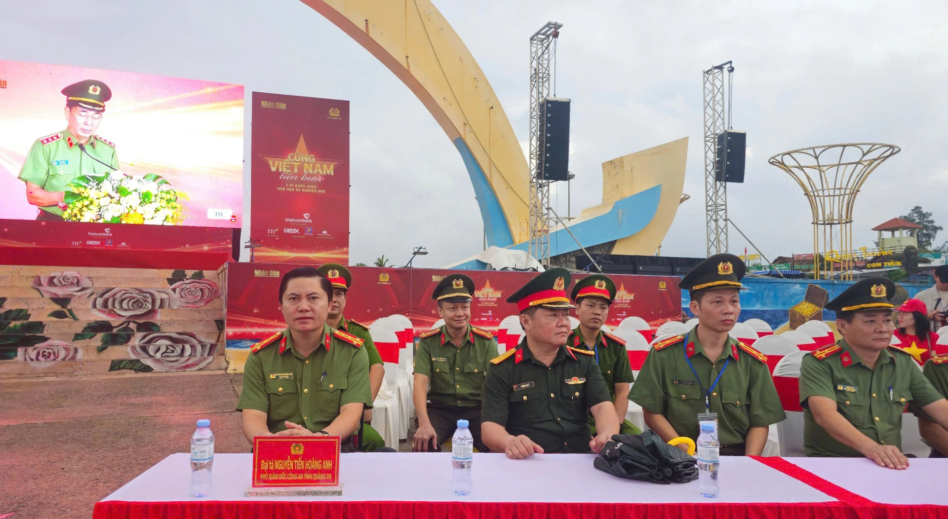 Đại tá Nguyễn Tiến Hoàng Anh, Phó Giám đốc Công an tỉnh Quảng Trị, Trưởng ban Tổ chức chương trình đi bộ “Cùng Việt Nam tiến bước”.