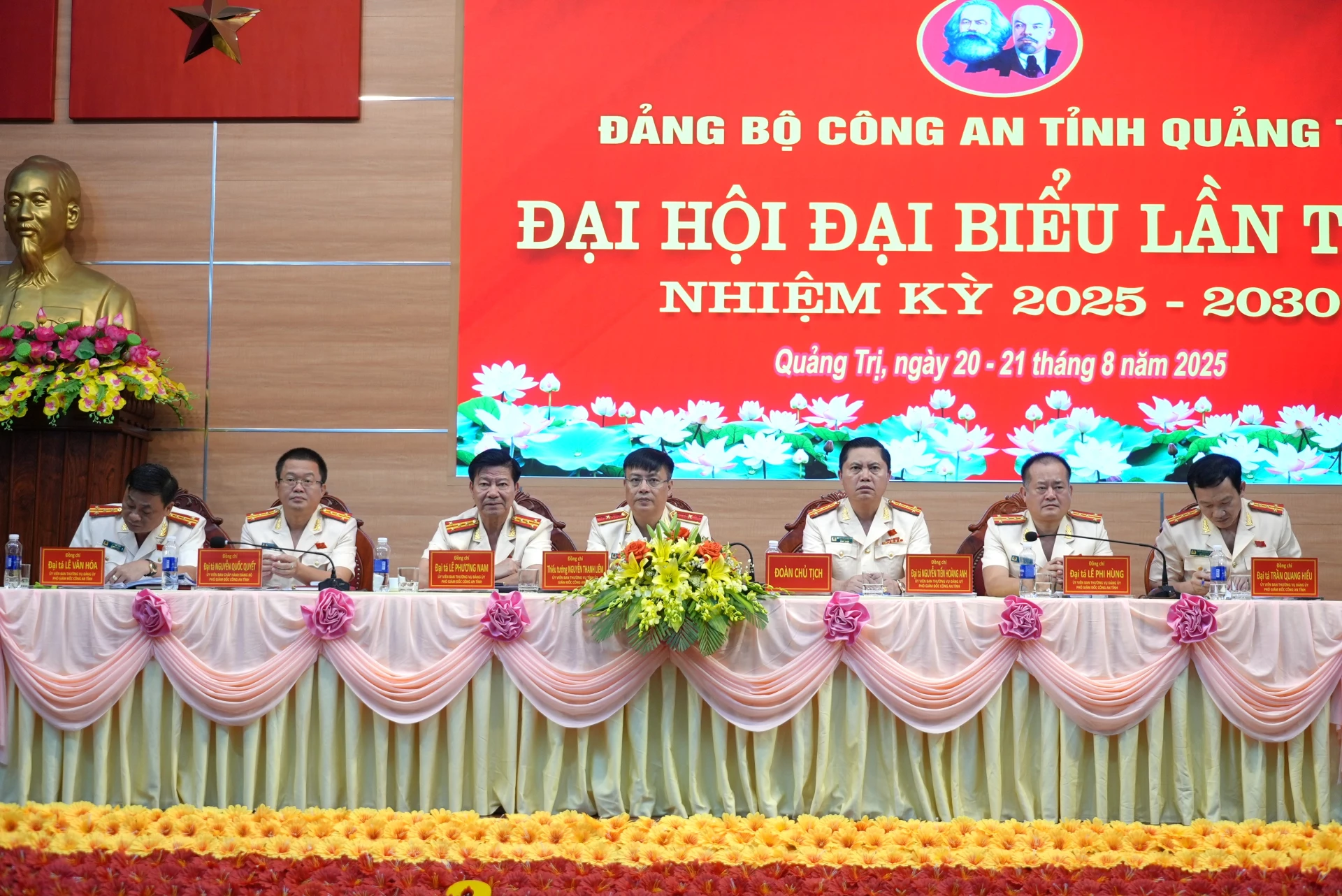 Đoàn Chủ tịch điều hành đại hội - Ảnh: Trung Đức