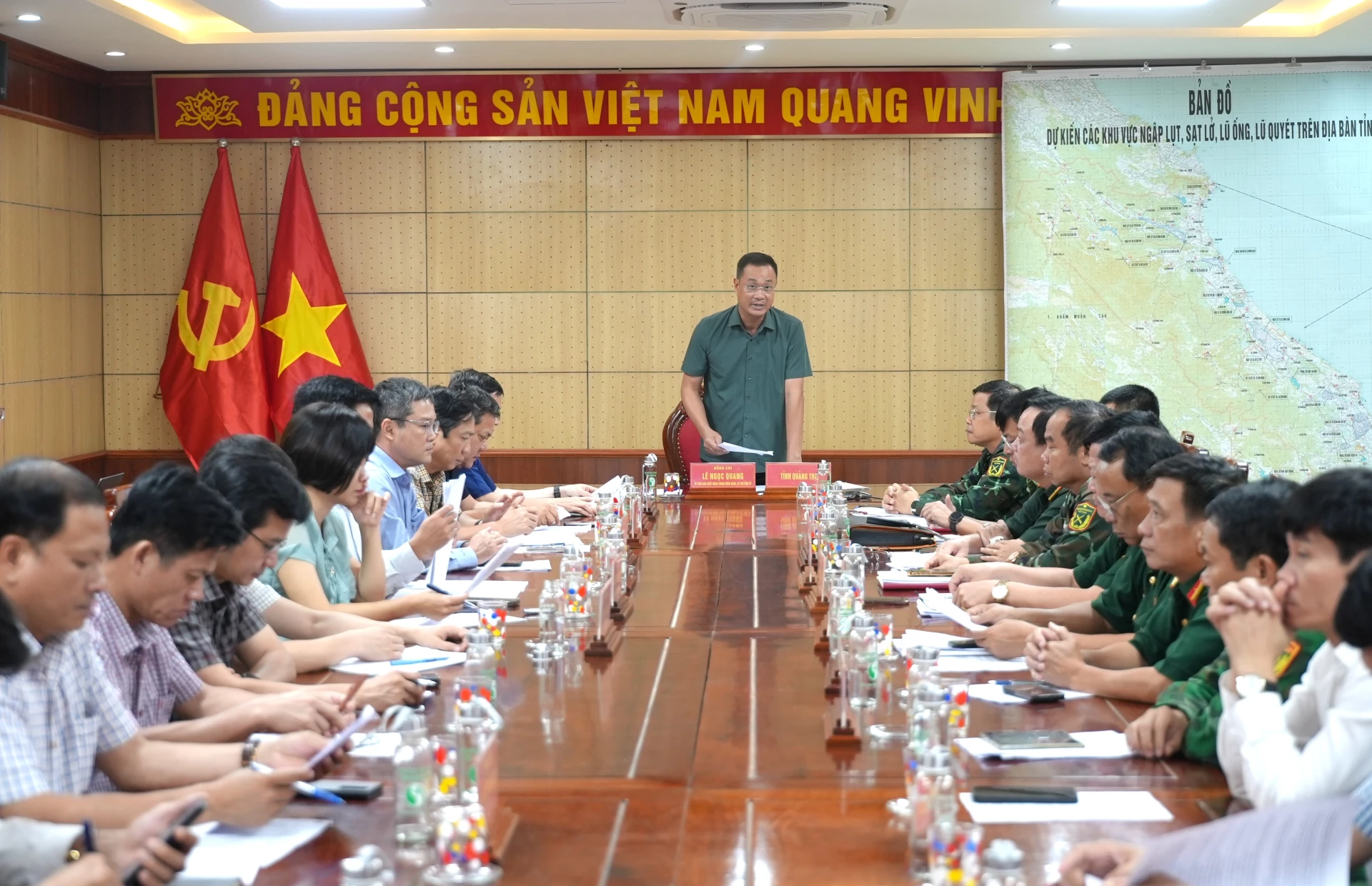 Bí thư Tỉnh ủy Lê Ngọc Quang nhấn mạnh mục tiêu cao nhất là đảm bảo an toàn tính mạng, tài sản cho Nhân dân - Ảnh: Trung Đức
