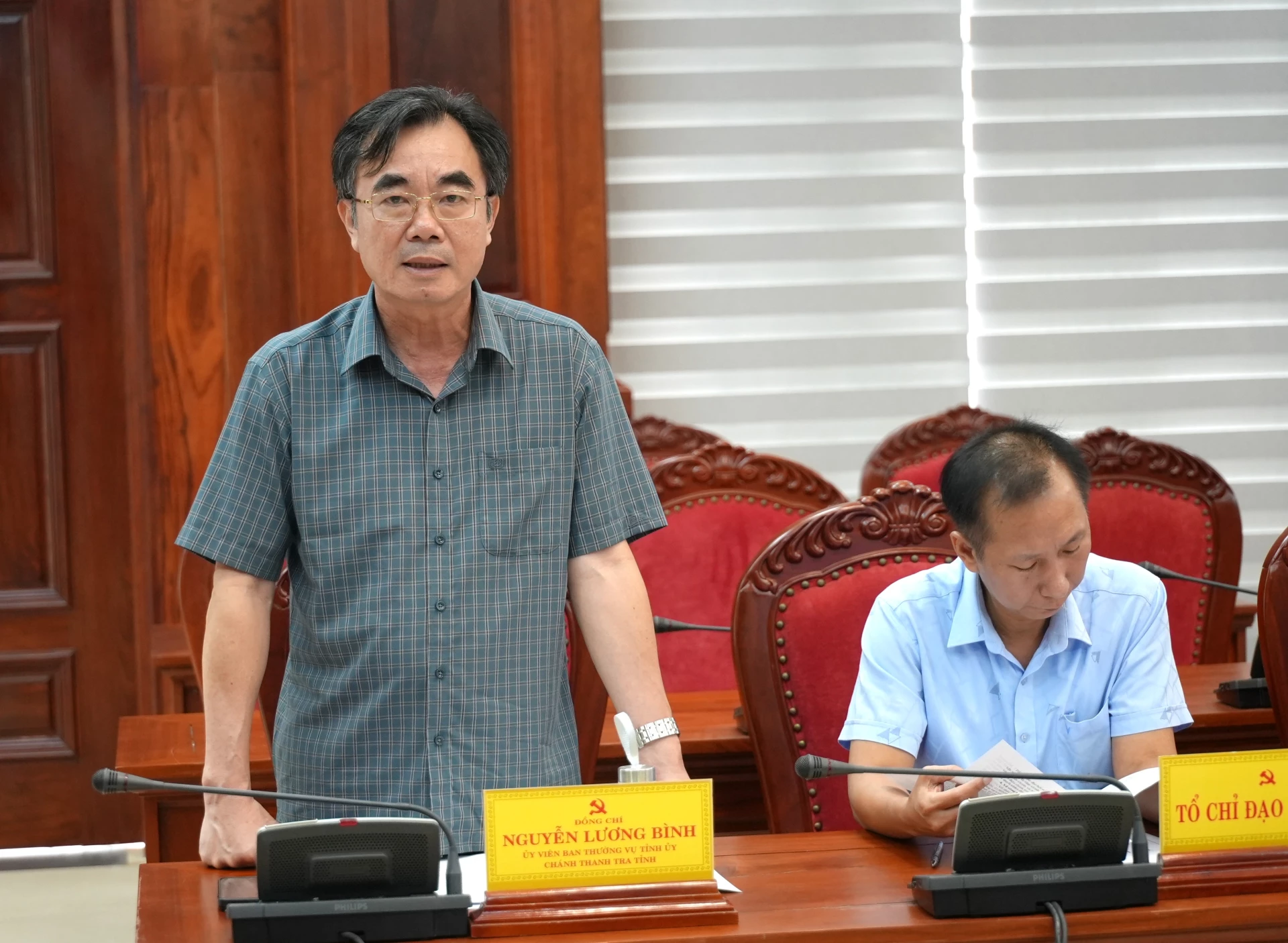 Chánh Thanh tra tỉnh Nguyễn Lương Bình cho ý kiến về công tác tổ chức Đại hội Đảng bộ các xã Kim Điền, Dân Hóa và Tuyên Sơn - Ảnh: T.Đ