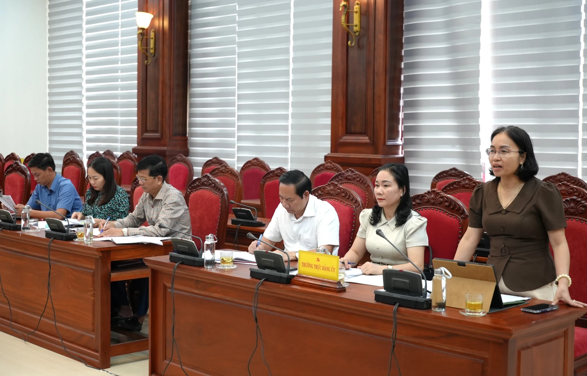 Thường trực Đảng ủy xã Kim Điền báo cáo công tác chuẩn bị đại hội - Ảnh: T.Đ