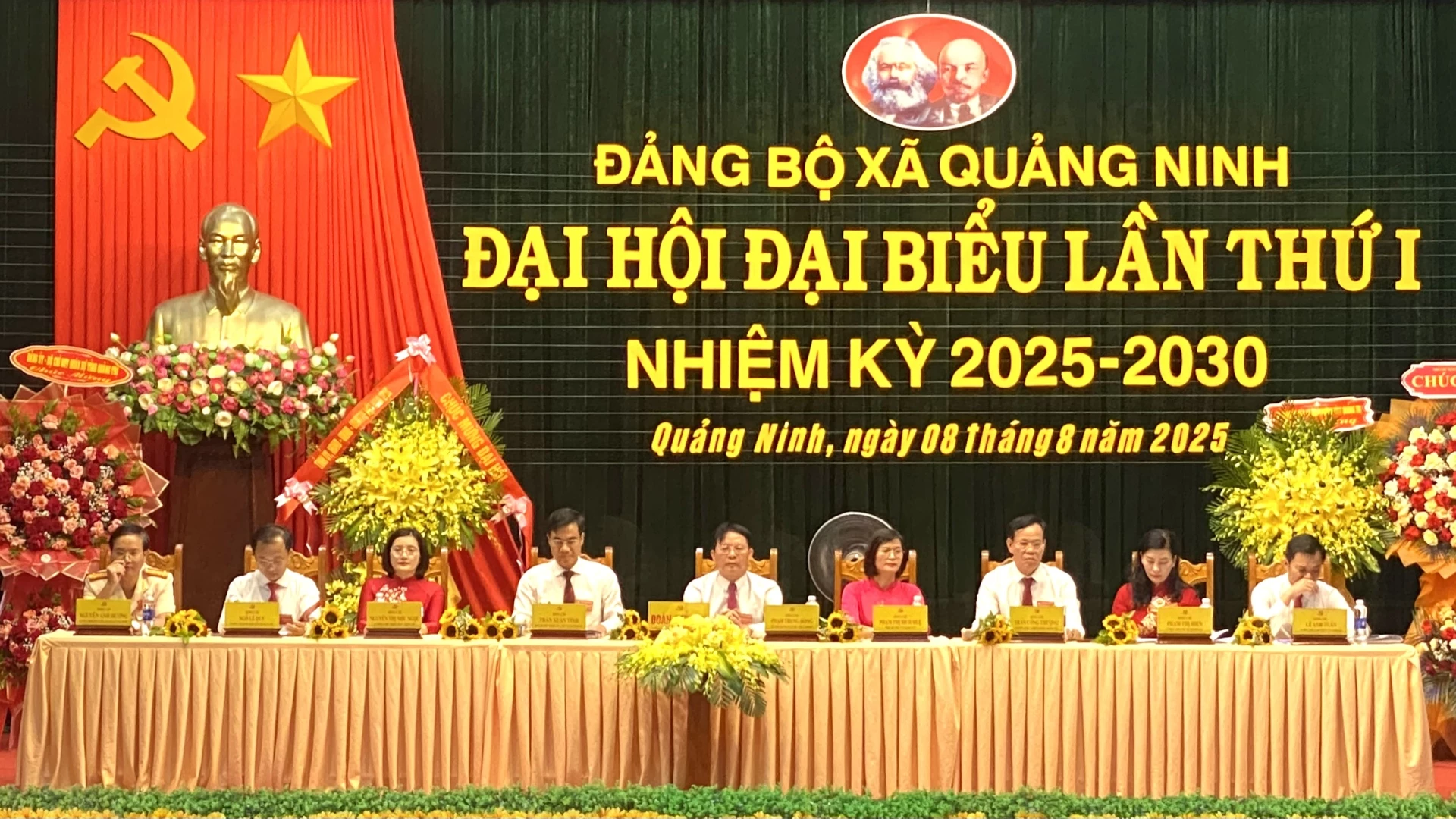 Đoàn Chủ tịch Đại hội