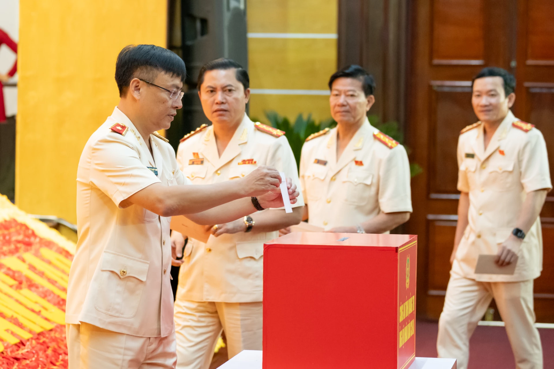 Đảng bộ Công an tỉnh tham gia hưởng ứng Chương trình vận động ủng hộ nhân dân Cuba - Ảnh: Trung Đức