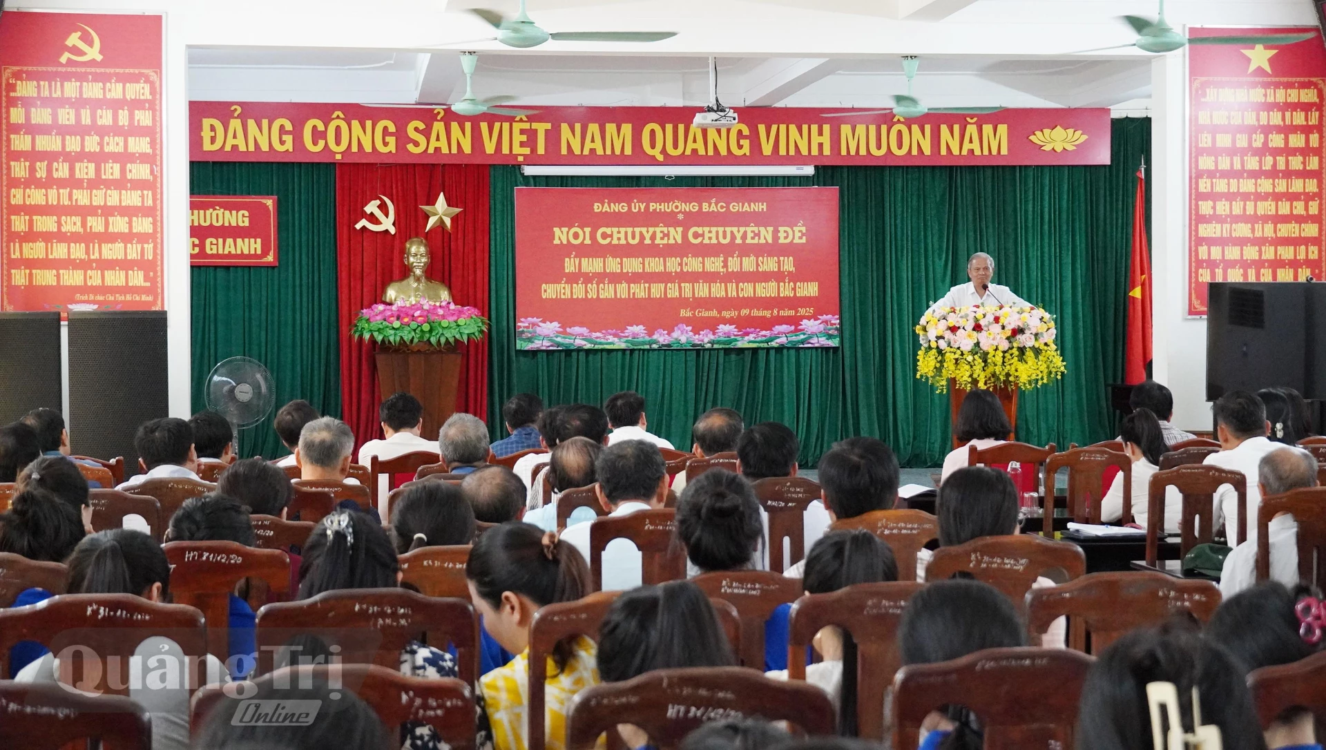 Quang cảnh buổi nói chuyện.