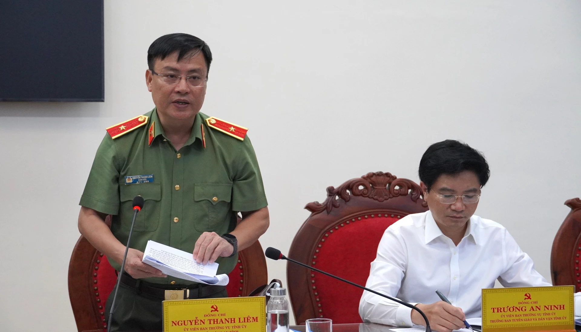 Giám đốc Công an tỉnh, Thiếu tướng Nguyễn Thanh Liêm phát biểu tại phiên họp - Ảnh: QV