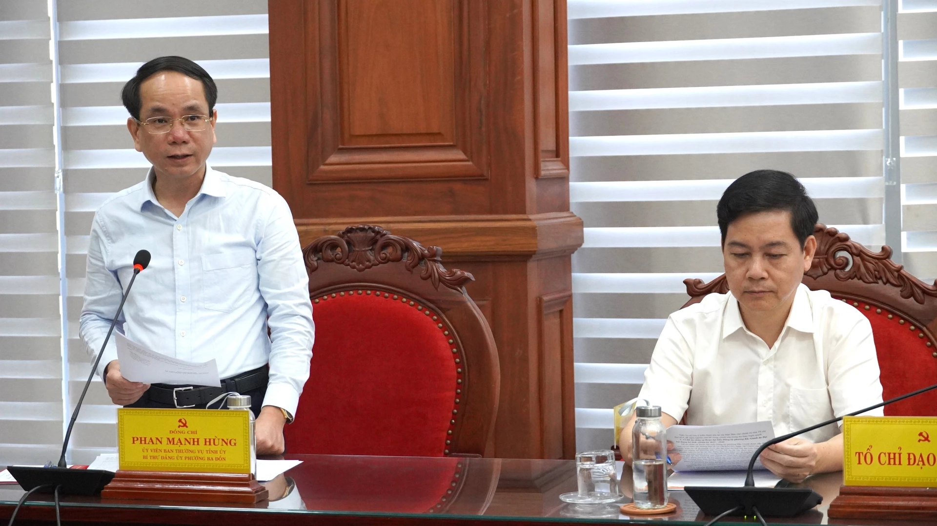 Ủy viên Ban Thường vụ Tỉnh ủy, Bí thư Đảng ủy phường Ba Đồn Phan Mạnh Hùng phát biểu - Ảnh: QV