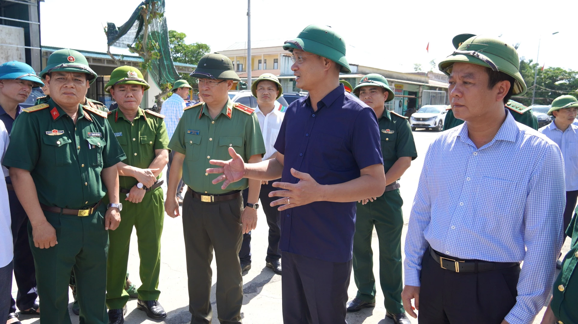 Bí thư Tỉnh ủy đề nghị các ngành, địa phương thực hiện tốt phương châm 4 tại chỗ trong phòng chống thiên tai - Ảnh: QV
