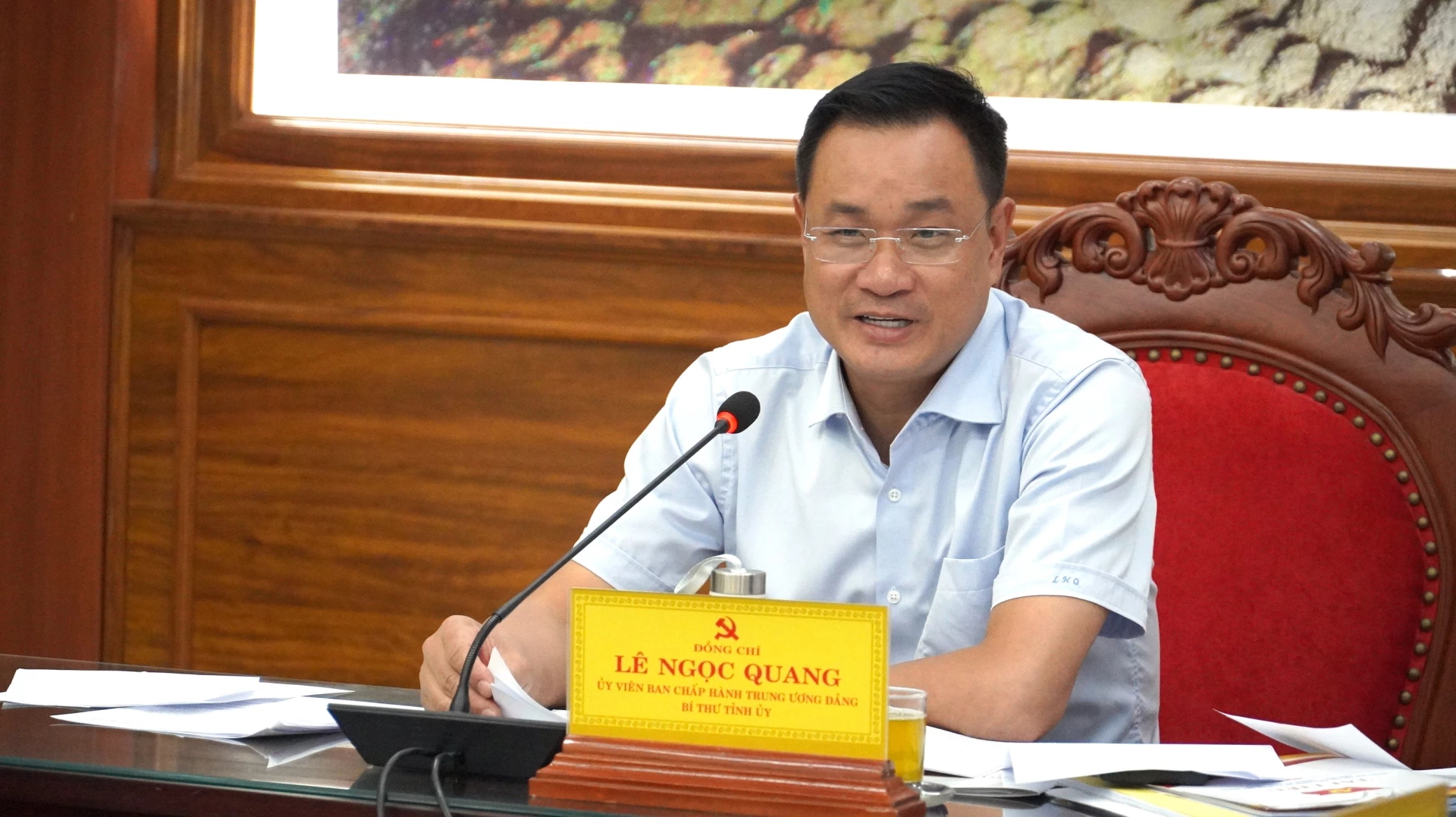 Bí thư Tỉnh ủy Lê Ngọc Quang điều hành phiên họp - Ảnh: QV