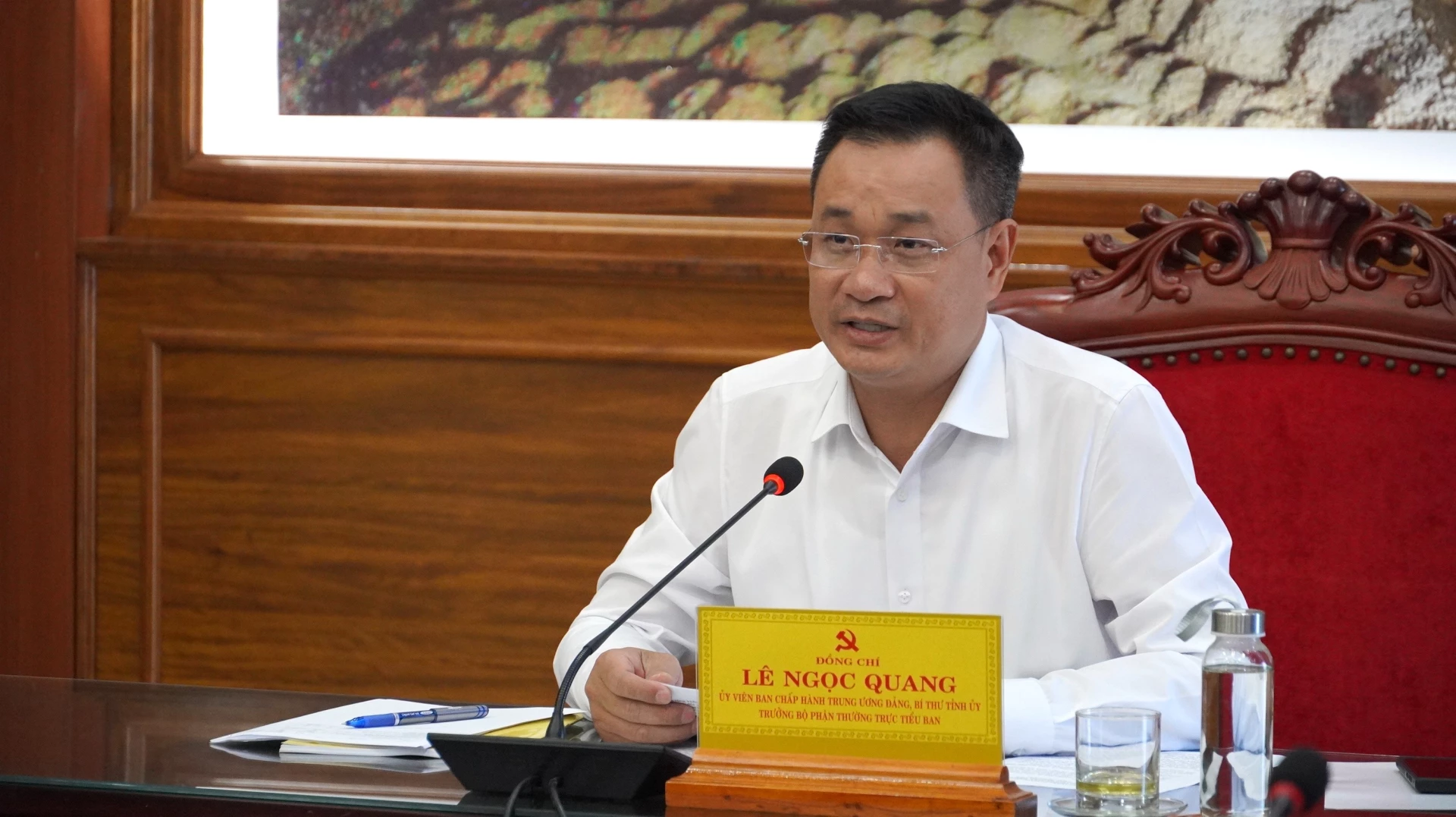 Bí thư Tỉnh ủy Lê Ngọc Quang điều hành phiên họp - Ảnh: QV