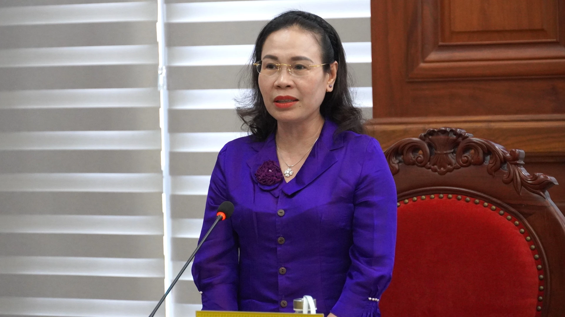 Ủy viên Ban Thường vụ Tỉnh ủy, Bí thư Đảng ủy phường Đồng Hới Phạm Thị Hân phát biểu - Ảnh: QV