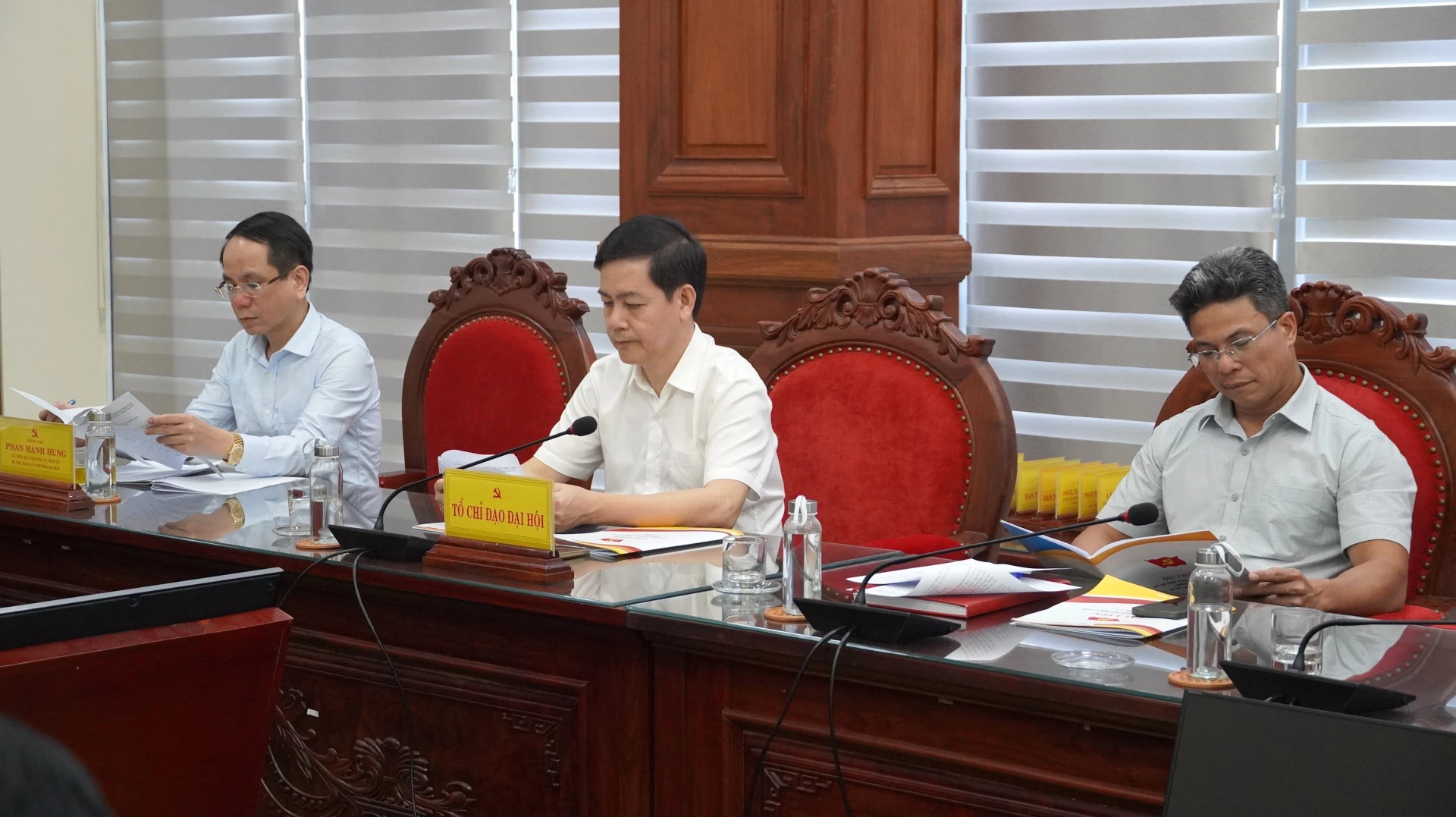 Đại biểu tham dự phiên họp - Ảnh: QV